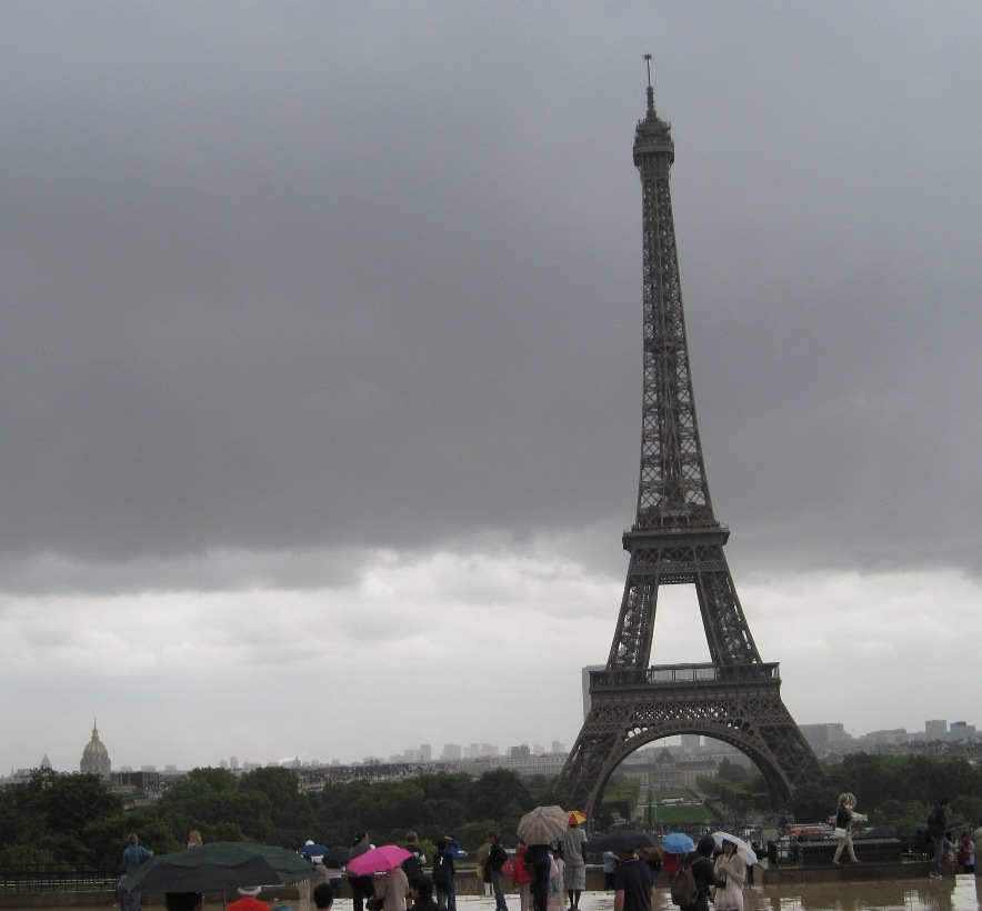 Parigi- La torre Eiffel (La torre viene ridipinta ogni sette anni)- 128